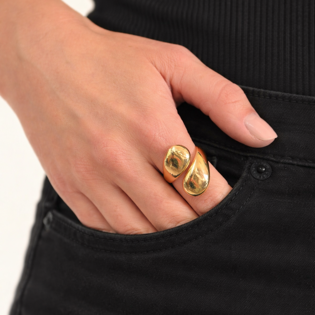 Hand wearing the isla ring with black clothes